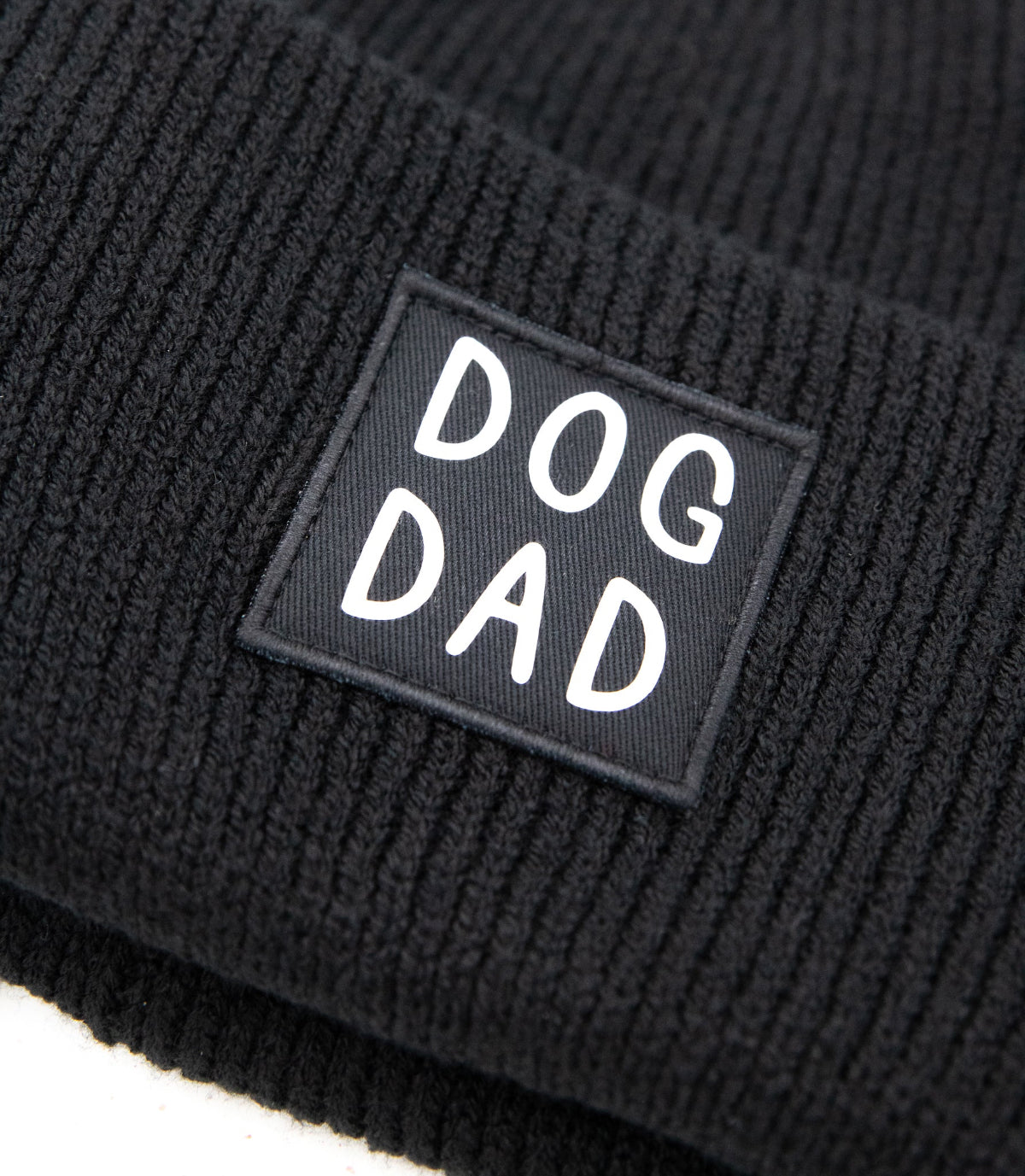 Suomessa käsinpainettu 100% kierrätysmateriaalista valmistettu dog mom pipo ja dog dad pipo