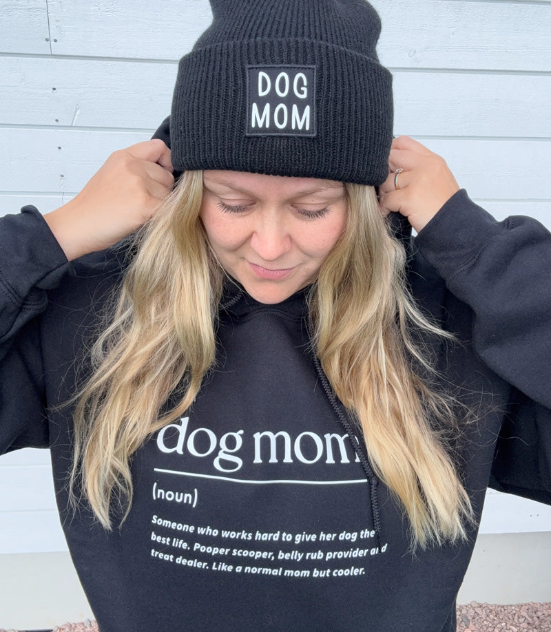 Musta huppari dog mom tekstillä