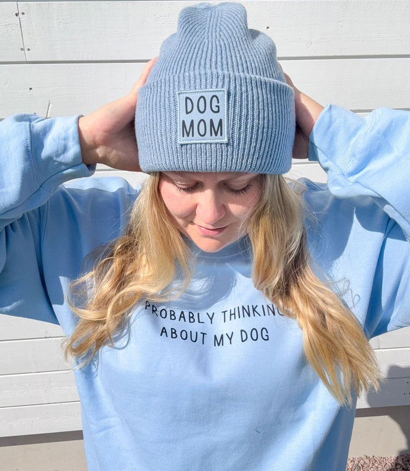 Suomessa käsinpainettu 100% kierrätysmateriaalista valmistettu dog mom pipo