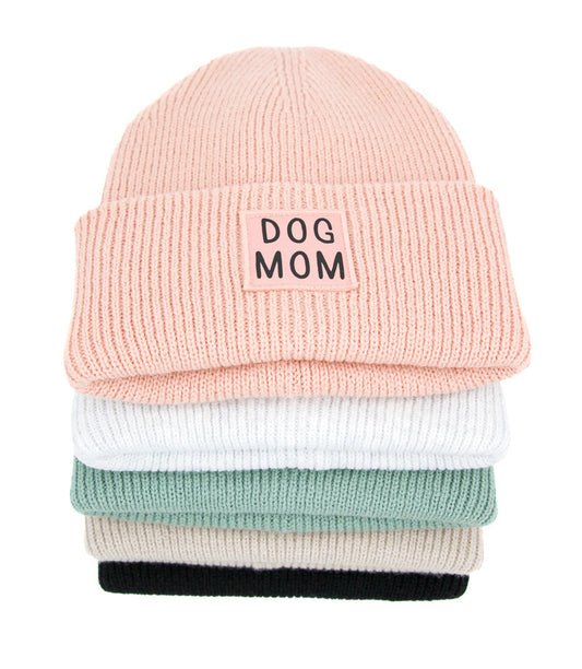 100% kierrätyspolyesteristä valmistettu pipo dog mom tekstillä