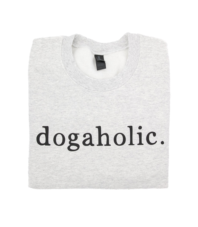Harmaa collegepaita käsinpainetulla dogaholic tekstillä