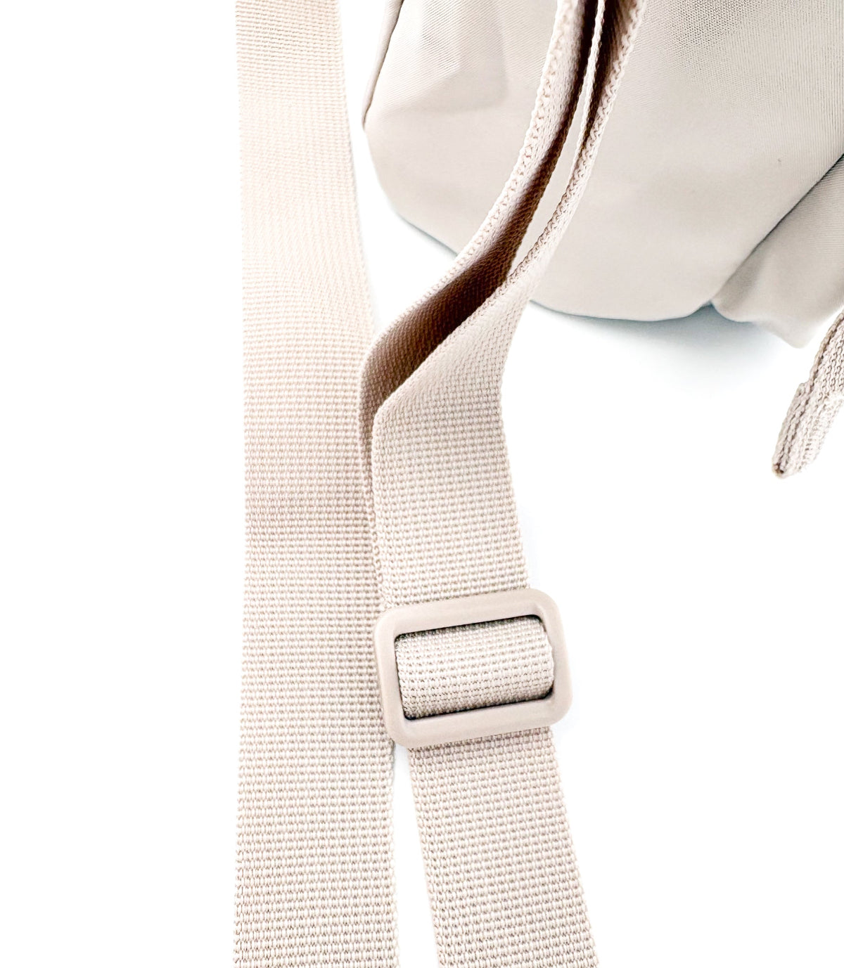 Koiranomistajan ulkoilulaukku eli dog walking bag värissä beige