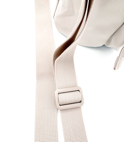 Koiranomistajan ulkoilulaukku eli dog walking bag värissä beige