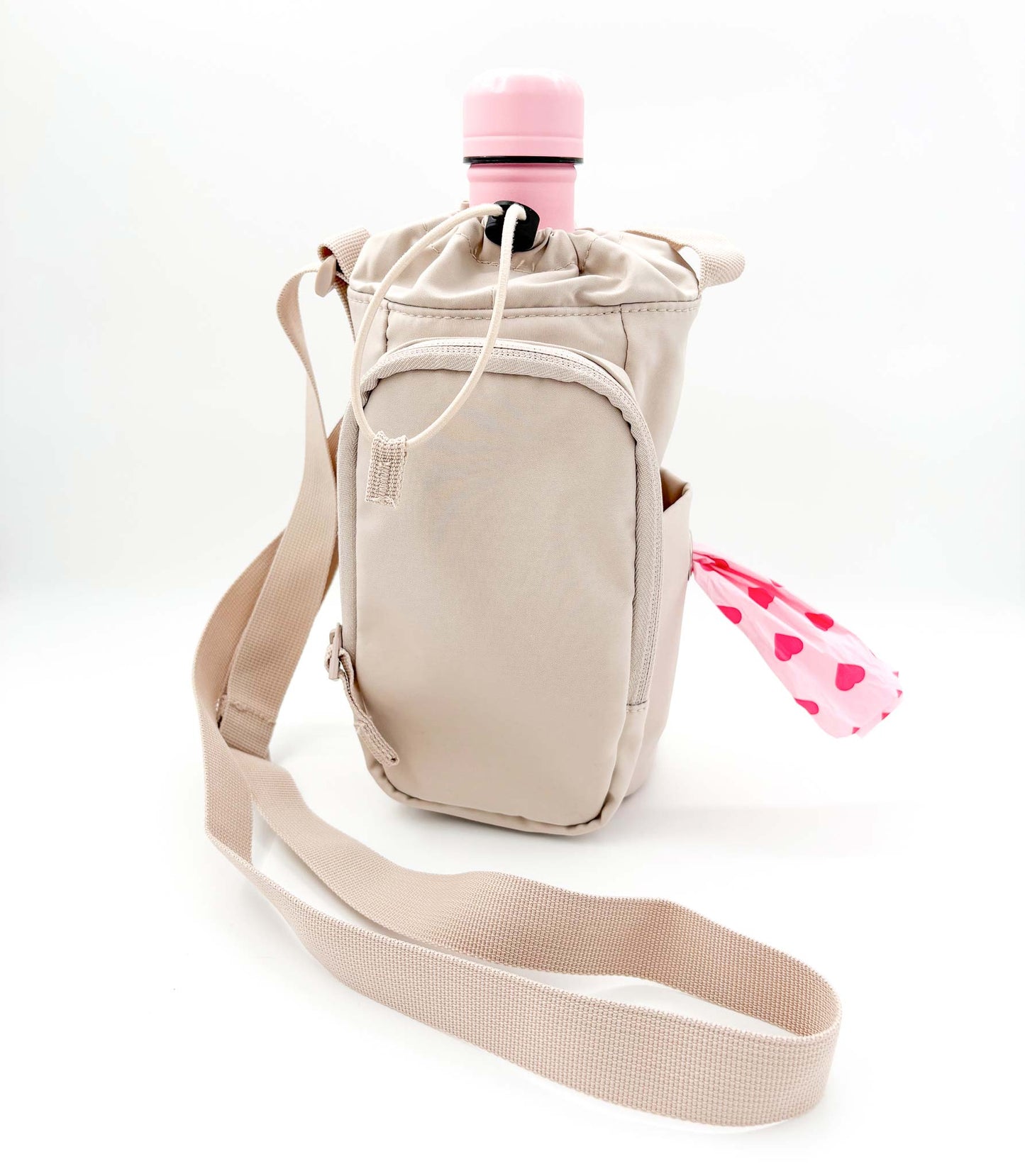 Koiranomistajan ulkoilulaukku eli dog walking bag värissä beige