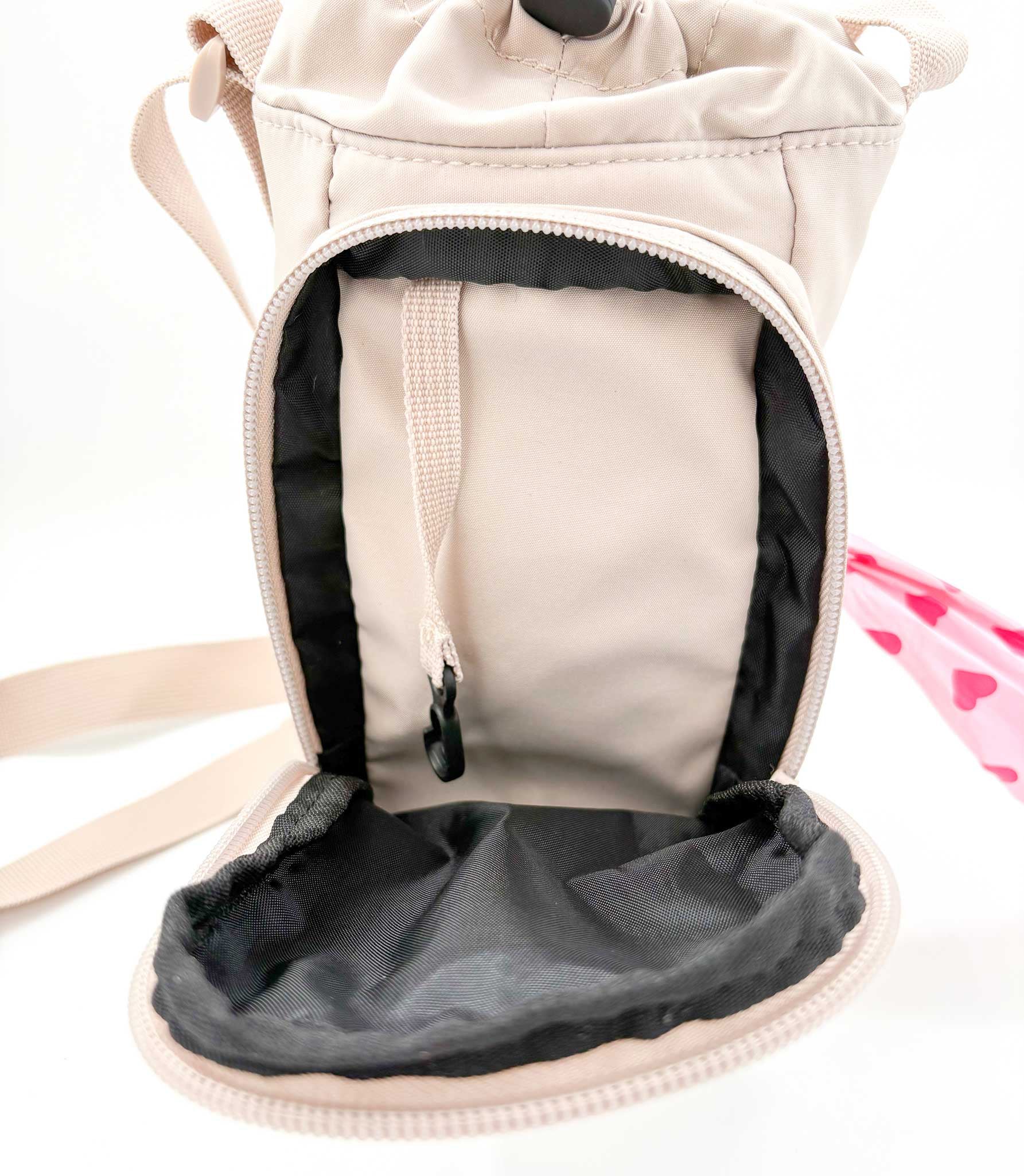 Koiranomistajan ulkoilulaukku eli dog walking bag värissä beige