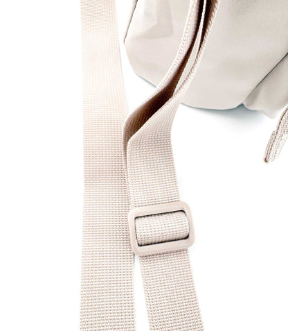 Koiranomistajan ulkoilulaukku eli dog walking bag värissä beige