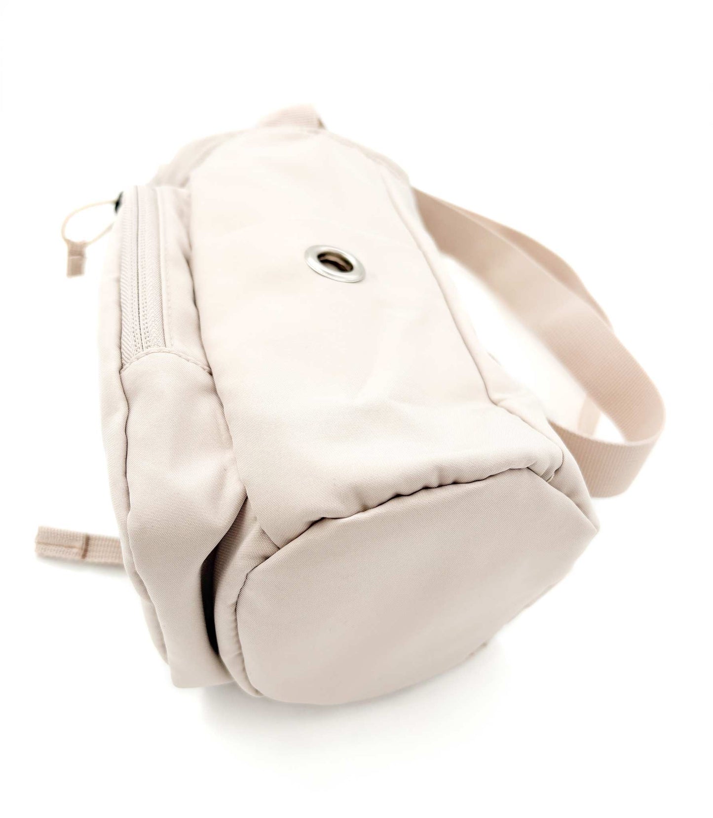 Koiranomistajan ulkoilulaukku eli dog walking bag värissä beige