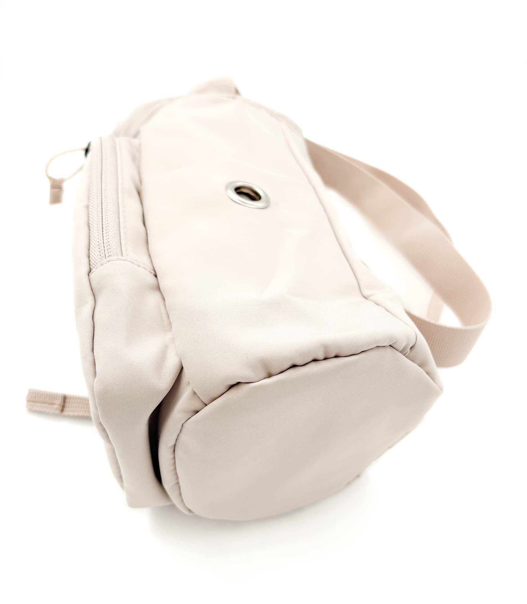 Koiranomistajan ulkoilulaukku eli dog walking bag värissä beige