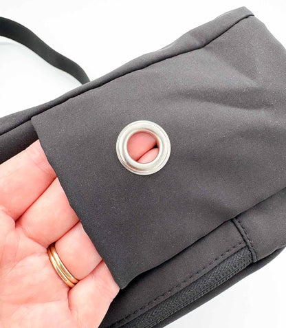 Koiranomistajan ulkoilulaukku eli dog walking bag värissä musta