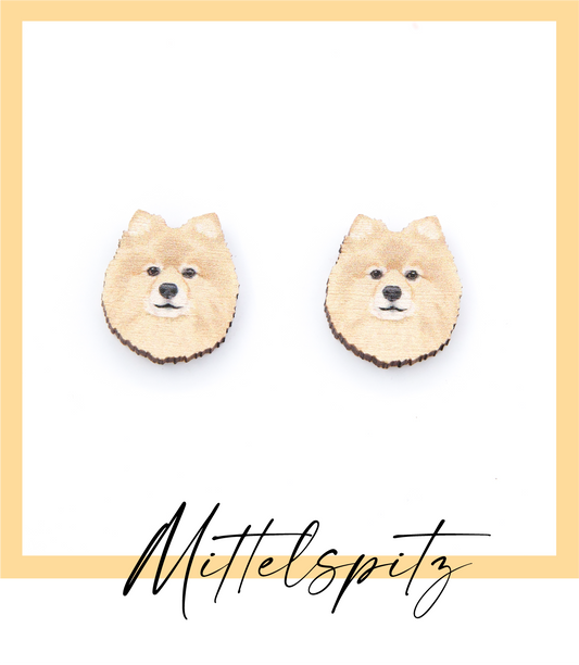 Suomalaisesta koivuvanerista ja allergiaystävällisestä kirurginteräksestä valmistetut mittelspitz nappikorvakorut