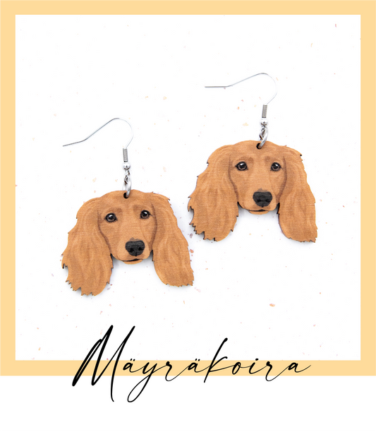 Suomalaisesta koivuvanerista ja kirurginteräksestä valmistetut roikkuvat punaiset pitkäkarvainen mäyräkoira korvakorut