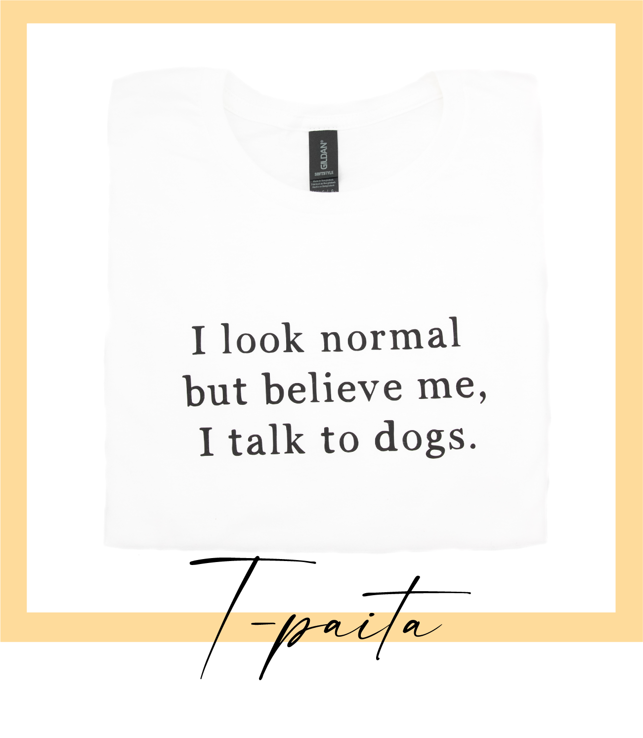 Valkoinen käsinpainettu t-paita I look normal but believe me, I talk to dogs tekstillä